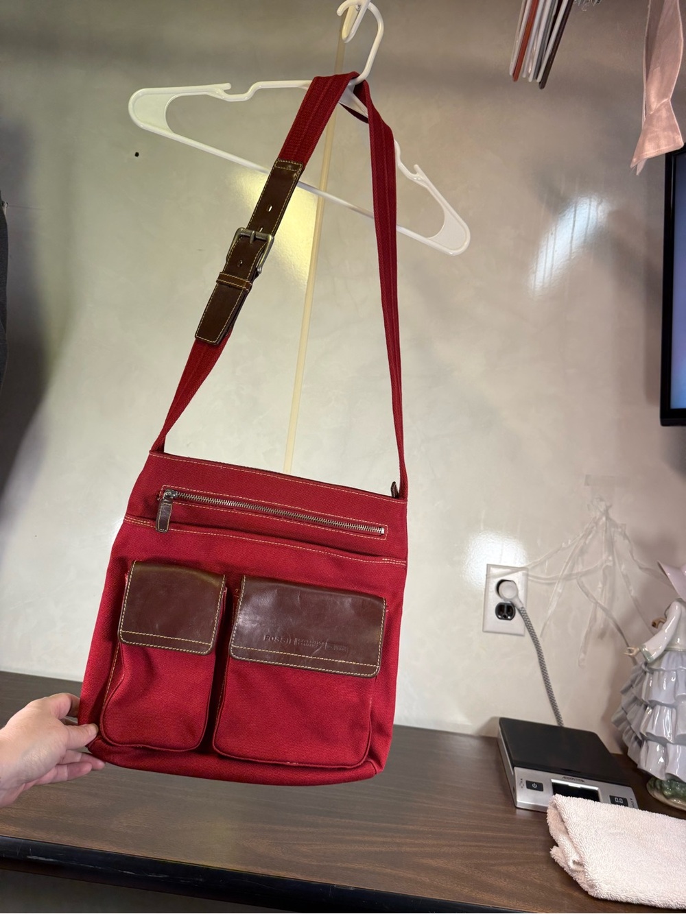 Fossil Expedition Red Crossbody Bag Zip Closure Outer Pockets Adjust Strap